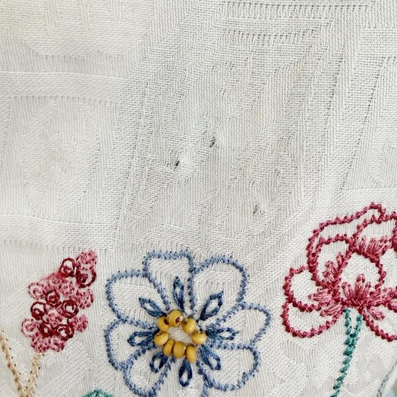 Vintage 90s Alfred Dunner cream button up blouse with floral embroidery. - Picture 7 of 8